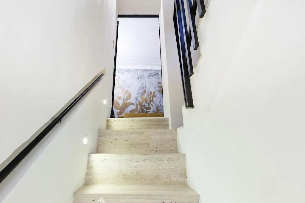 Leonetto Elegant Apartment Roma 0*,  Italia